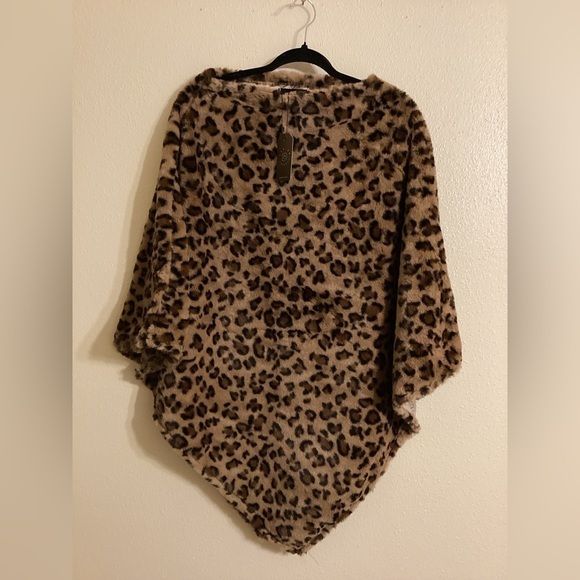Janice Women’s Poncho / Sweater Leopard Print One Size NWT - Picture 1 of 7